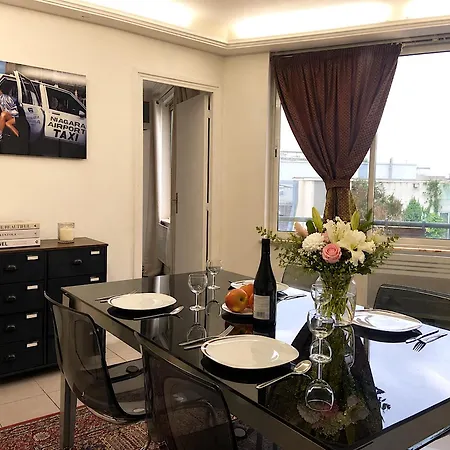 Appartement Des Champs Elysees