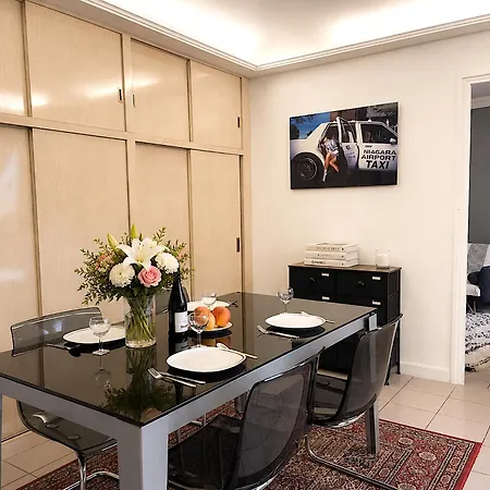 Des Champs Elysees Appartement