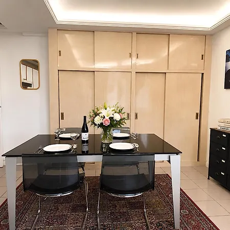 Appartement Des Champs Elysees