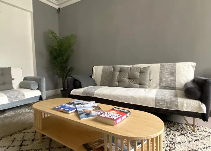 Des Champs Elysees Apartment