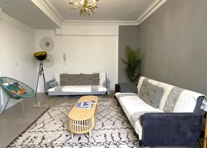 Des Champs Elysees Apartment *