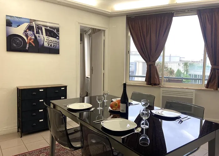 Des Champs Elysees * Paris