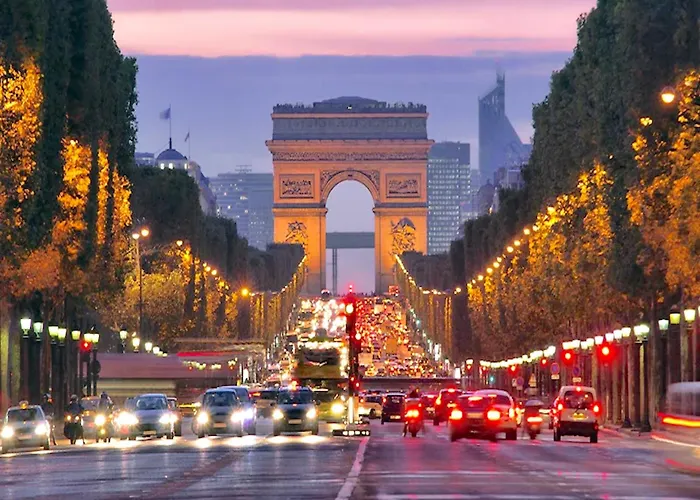 Des Champs Elysees Apartment