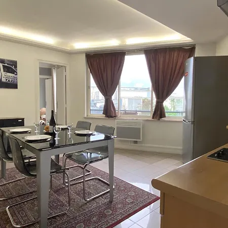 Des Champs Elysees Apartament Paryż